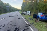 Drei Autos kollidieren auf Bundesstraße: Vier Verletzte nach schwerer Karambolage
