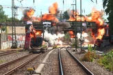 Heftige Detonation in Hamburg: Bahn sprengt Brücke