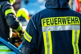 Großbrand vor den Toren Hamburgs: Feuerwahr warnt Bevölkerung