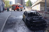 Brennendes Auto in der Innenstadt: Hostel muss evakuiert werden