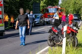 Bike kollidiert beim Überholen mit Gegenverkehr: Fahrer wird schwer verletzt