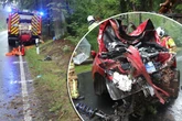 Schwerer Unfall in Dresdner Heide: Auto nach Kollision mit Bäumen zerfetzt