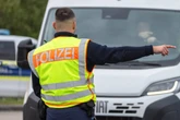 Erst Kühlung kaputt, dann Brandgefahr: Polizei zieht zwei Laster derselben Firma aus Verkehr