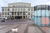Vor dem Opernball: Kritische Graffiti am Augustusplatz verteilt