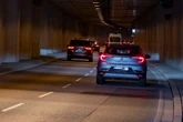 Unfall im Tunnel Wiener Platz: Auto dreht sich