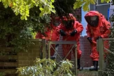 Giftige Chemikalie? 18-Jähriger öffnet Gefäß und löst Großeinsatz aus
