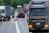 Fußgänger stirbt auf A13: Lkw-Fahrerin (19) unter Schock