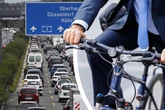 Gefährliche Geisterfahrt: Radfahrer betrunken auf Autobahn unterwegs
