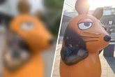 Nach Brandanschlag: So rührend kümmern sich die Fans um die ramponierte Maus-Figur