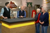 Überraschung bei "Bares für Rares": Ulrike kauft Figur für 50 Euro, das ist sie wirklich wert