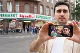 10 Jahre nach Merkel-Selfie: So lebt Deutschlands bekanntester Syrer heute