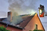 Feuer bricht in Mehrfamilienhaus aus: Bewohner verlieren Wohnungen