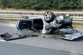 Mercedes überschlägt sich nach Unfall mit BMW X6: Drei Verletzte