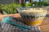 Schicht für Schicht zum Genuss: So gelingt Dir Omas Schichtsalat garantiert