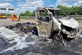 Schwerer Unfall auf der A1 bei Dortmund: Lastwagen brennt nach Kollision aus