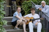 Mama Präsidentin, Papa Politiker: Volle Punktzahl für Gitarren-Talent Hans