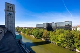 Einsatz an der Isar: Junge (2) fällt am Deutschen Museum ins Wasser