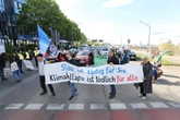 Kreuzung blockiert: Klimaaktivisten legen Berufsverkehr lahm!