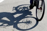 Pedelecs crashen frontal ineinander: Zwei teils schwer Verletzte in Stuttgart