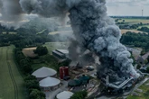 Heftiges Feuer nahe Gütersloh: Was brennt denn hier?