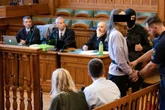 Gericht lehnt Antrag auf Hausarrest ab: Maja T. bleibt in U-Haft in Ungarn