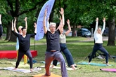 Jetzt gibt's in Dresden wieder Yoga im Park - gratis