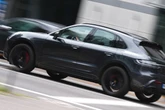 Radlerin von Porsche gerammt und auf Motorhaube mitgeschleift