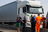 Laster streikt mitten in Baustelle: Hitze-Chaos auf der Autobahn