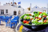 Touristin bestellt Salat im Restaurant: Als sie auf die Rechnung schaut, fällt sie aus allen Wolken