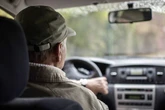 Von der Hitze ausgeknockt: Kreislauf legt 87-jährigen Autofahrer lahm