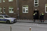 Streit in Wohnung eskaliert! Mann schwebt nach Messerattacke in Lebensgefahr