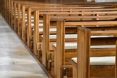 Ekel-Attacke im Gotteshaus: Urin im Weihwasser, Bänke demoliert und Kirche verwüstet