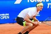 Zverev fliegt und kämpft mit gesundheitlichen Problemen: "37 Mal übergeben und 39,4 Fieber"