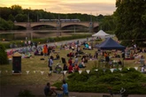 Kino für die Ohren unter freiem Himmel: Das bietet der Leipziger Hörspielsommer