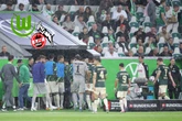 Schiri schickt Spieler in die Kabine! Bundesliga-Match wegen Gewitter unterbrochen
