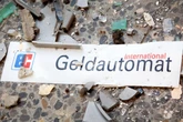 Geldautomat in Wohnhaus gesprengt: Räuber flüchten mit BMW