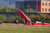 Vor den Augen der Häftlinge: Flieger stürzt neben Gefängnis ab