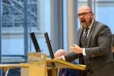 Antrag abgelehnt: AfD-Antrag zu "Stolz-Pass" stößt auf große Kritik