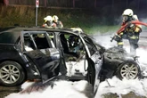 Auto fängt auf A4 Feuer: Familie rettet sich auf Rastplatz