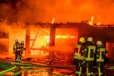 Lagerhalle auf Bauernhof in Vollbrand! Tiere medizinisch untersucht