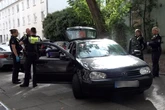 Polizei will Golf kontrollieren, doch der Fahrer drückt aufs Gaspedal