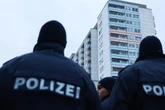 Feuerlöscher von Jugendlichem von einem Hochhaus geworfen: War es versuchter Mord?