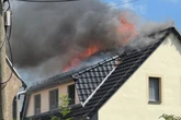 Solaranlage in Flammen: Dachstuhl stürzt ein