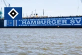 HSV-Blog: Rothosen feiern Meilenstein mit XXL-Banner im Hafen