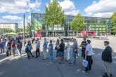 Wofür stehen die Chemnitzer hier Schlange?