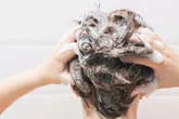 Wie oft sollte man Haare waschen? Machst Du es zu oft?