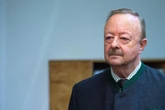 Amigo-Affäre: Ex-Vorstand will trotz Verurteilung Gelder einkassieren