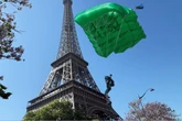 Männer springen vom Eiffelturm: Die Polizei hat damit ein Problem