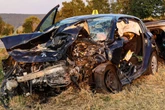 Nach heftigem Frontal-Crash im Erzgebirge: Beifahrerin stirbt im Krankenhaus