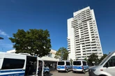 Versuchter Mord an Polizistin: Berüchtigtes Hochhaus umstellt, DNA-Proben gesammelt